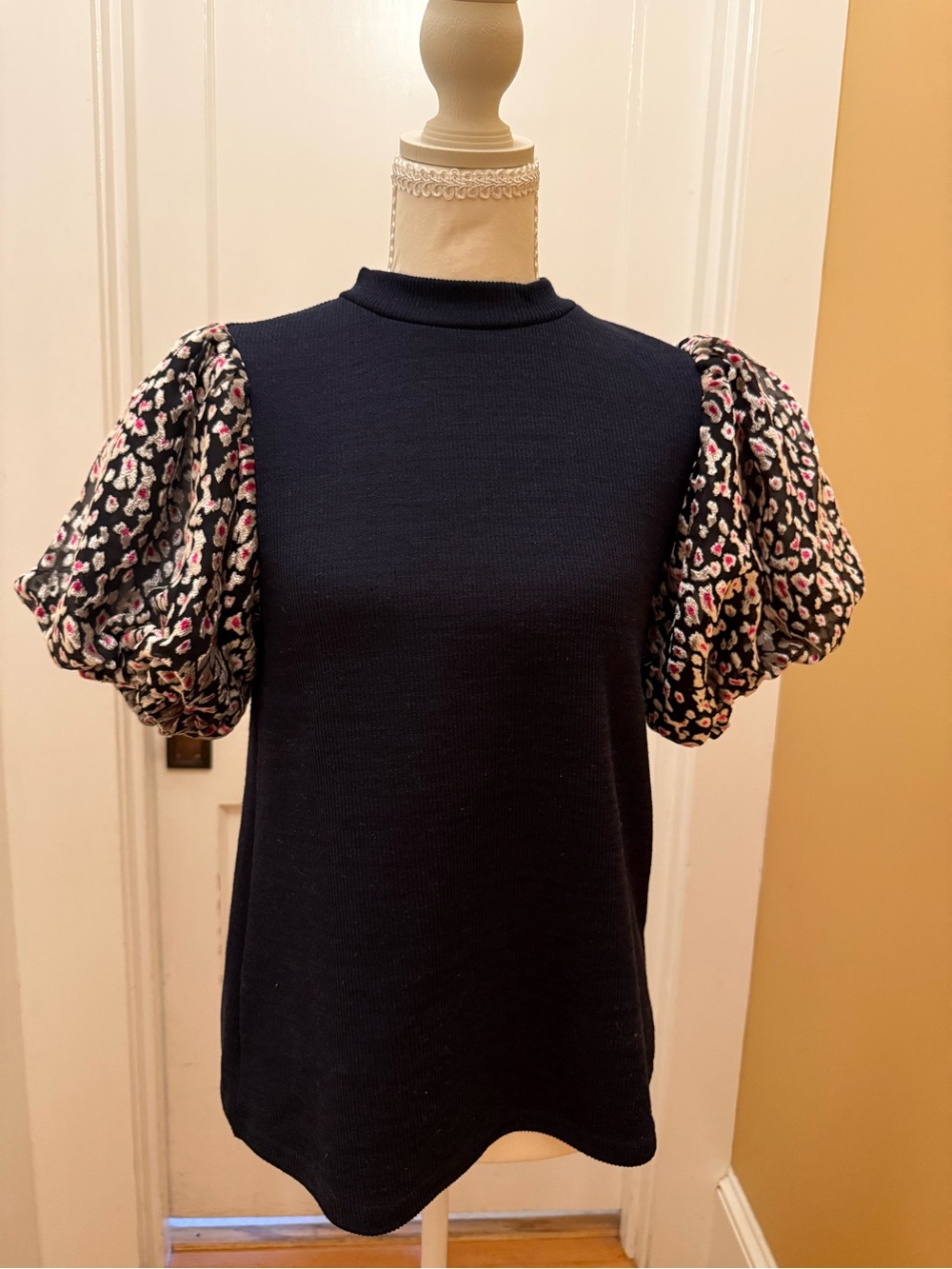 THML Puff Sleeve Top With Crushed Velvet Print Sleeves EUC